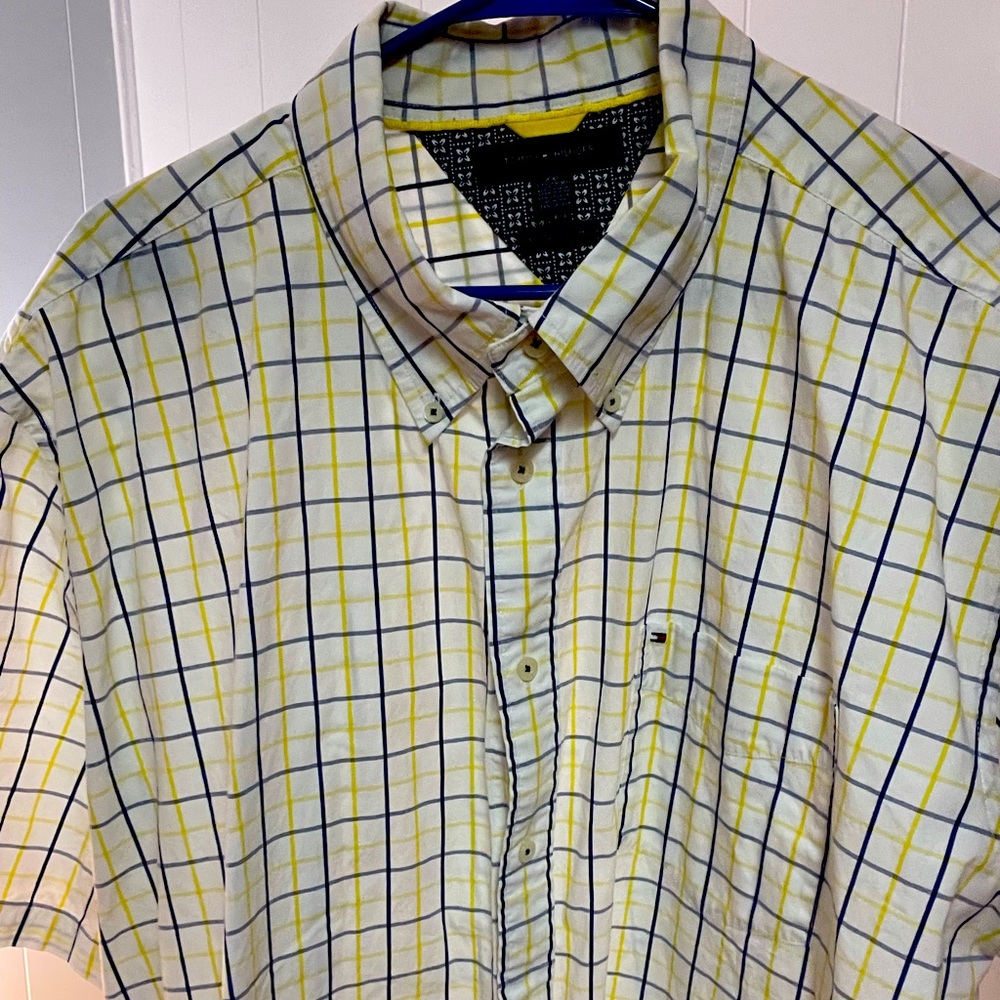 Tommy Hilfiger size XXL for men.